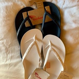 NWT Women’s Archies flip flops